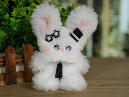 DSC06331 拷贝 Кролик-джентльмен из пушистых синельных стеблей