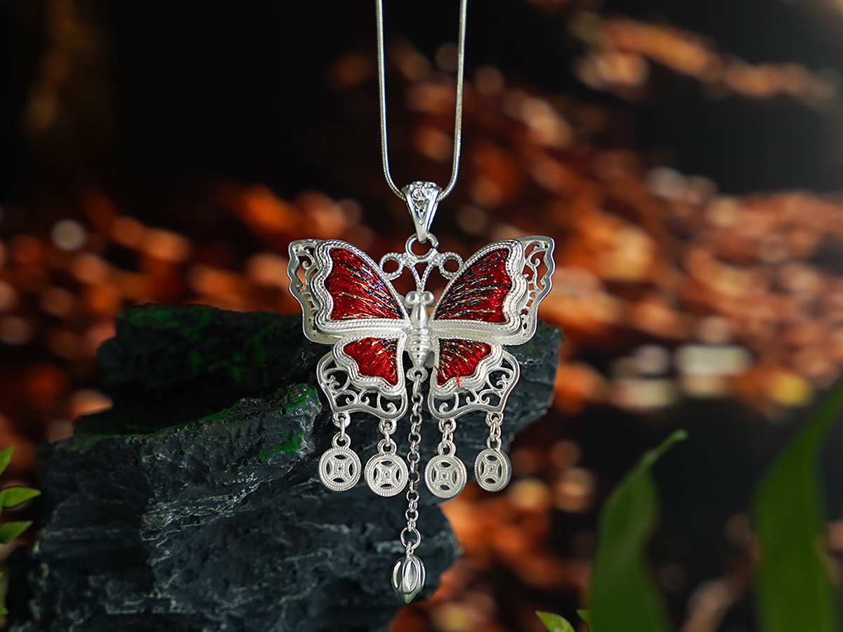 DSC07175 拷贝 Вышитая подвеска-бабочка с 4 крыльями