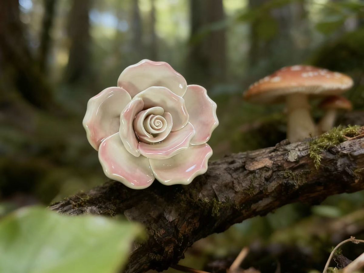 37ef8ba19f73710e95cd9436b42dc1d1 Керамическая роза «Мечтательная»