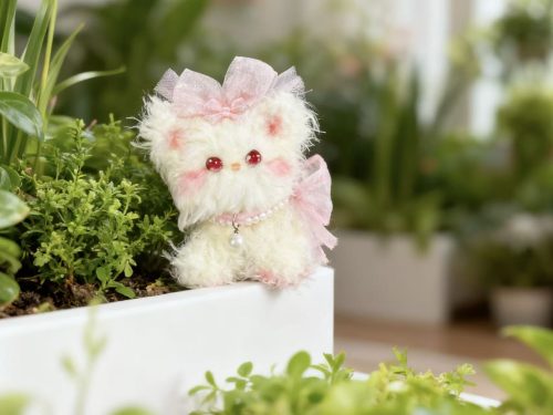 39b4fe7ddce16a31c393c9a5a6d0b231 Персидская кошка из пушистых синельных стеблей с красными глазами-самоцветами