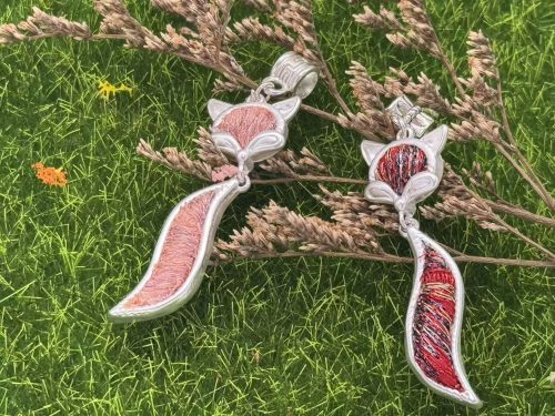 8b964dd7b84bd9855ec19be42dd17aa4 Вышитый кулон в виде лисы