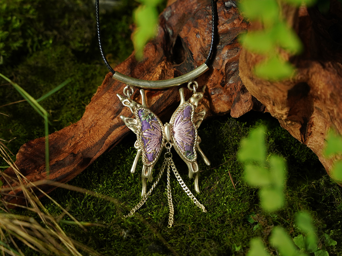 DSC08332 Вышитый кулон в виде двухкрылой бабочки