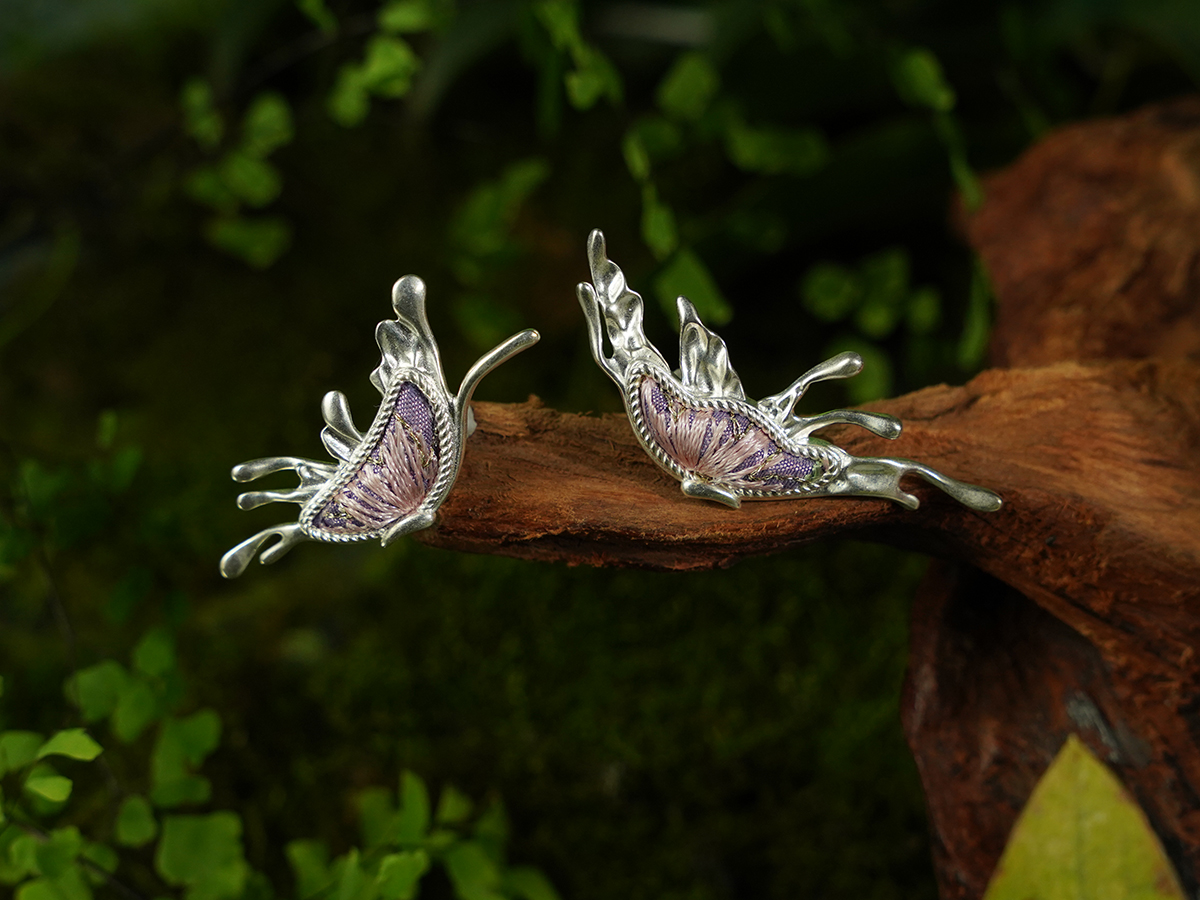 DSC08334 Серьги с объемной вышивкой в виде бабочек.