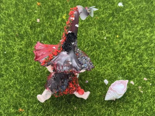 ZBG000015 Магнит на холодильник в виде сидящего гриба в готическом стиле