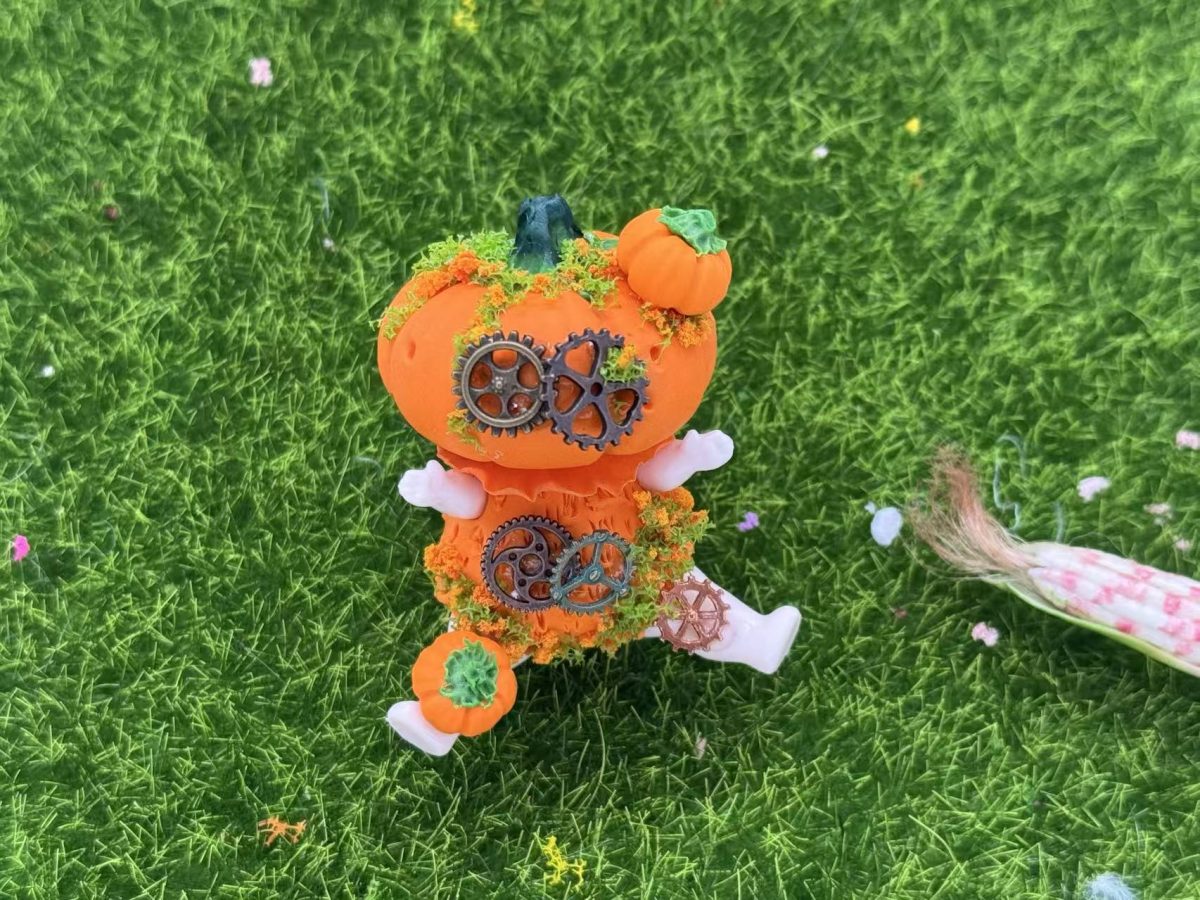 ZBN000003 Магнит на холодильник в виде желтой тыквенной феи.