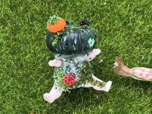 ZBN000004 Магнит на холодильник в виде зеленой тыквенной феи