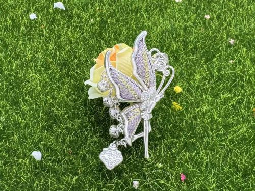 介绍图SMD000009 Вышитая подвеска в форме летящей бабочки.